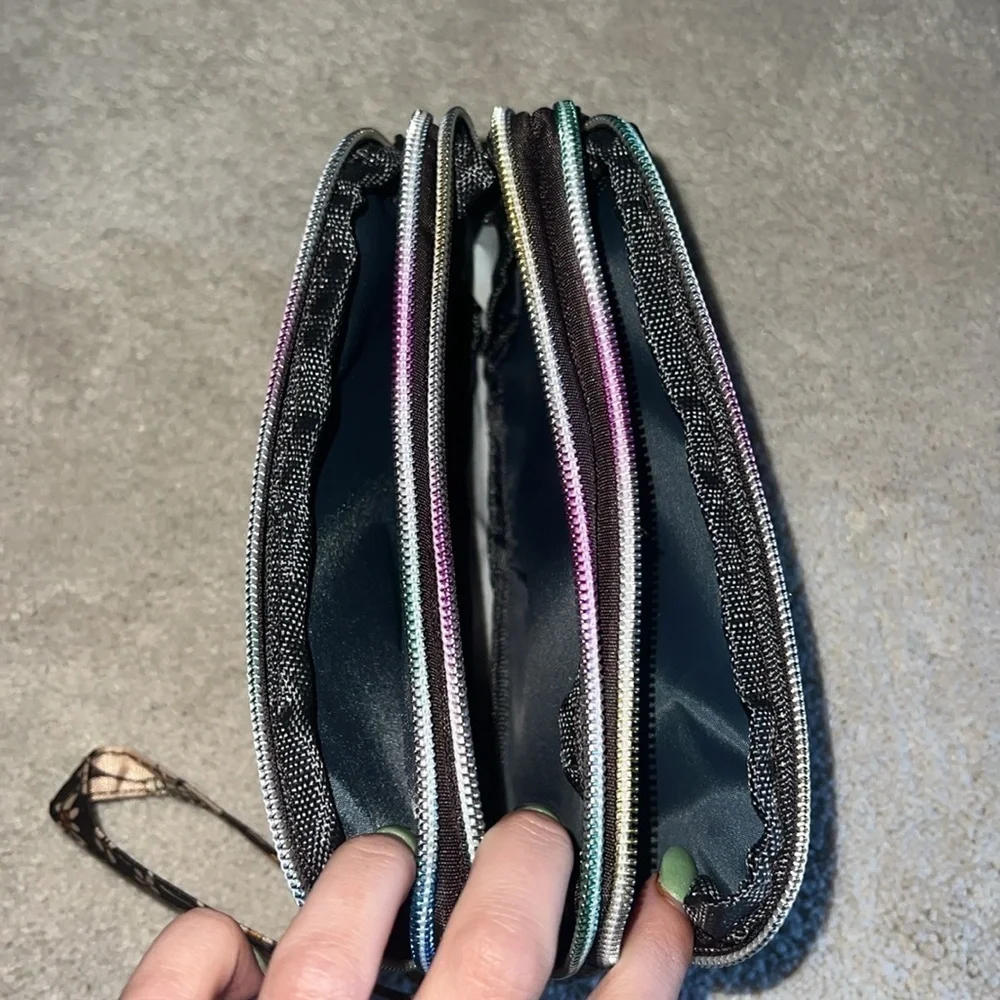 NWOT 3 zipper pocket wristlet with floral design